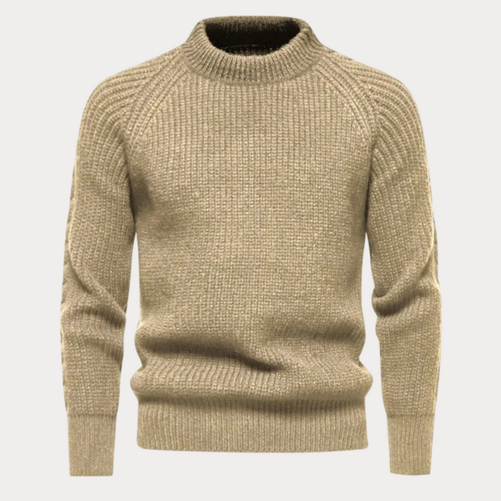 Men’s turtleneck sweater with slim fit and soft knit fabric, ideal for stylish and warm autumn layering.








