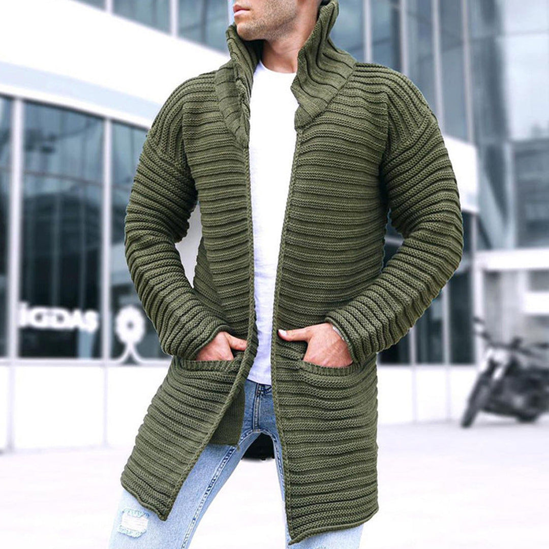 Men’s warm knitted cardigan, offering cozy comfort and breathable warmth perfect for autumn days.
