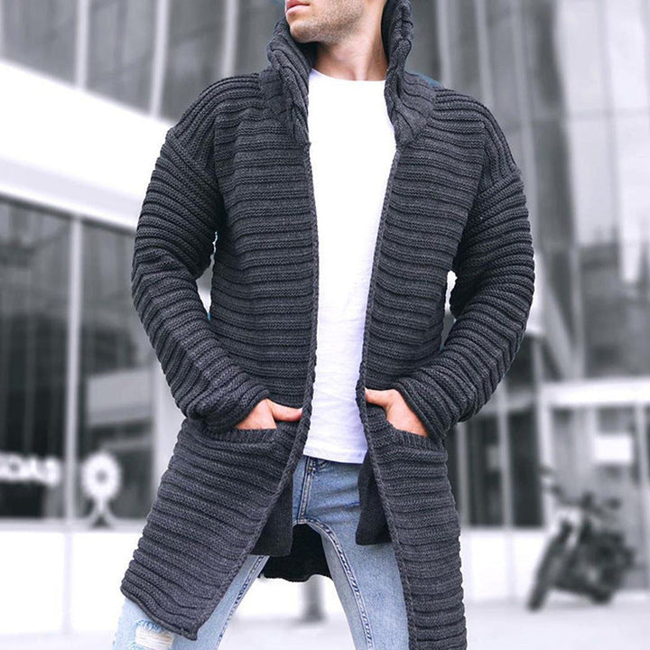 Men’s warm knitted cardigan, offering cozy comfort and breathable warmth perfect for autumn days.