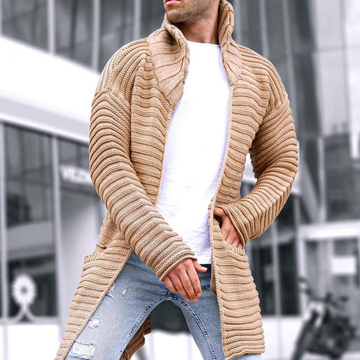 Men’s warm knitted cardigan, offering cozy comfort and breathable warmth perfect for autumn days.