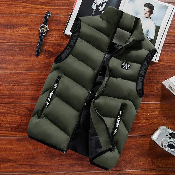 Men's warm sleeveless autumn vest with breathable insulation, ideal for layering on chilly days.







