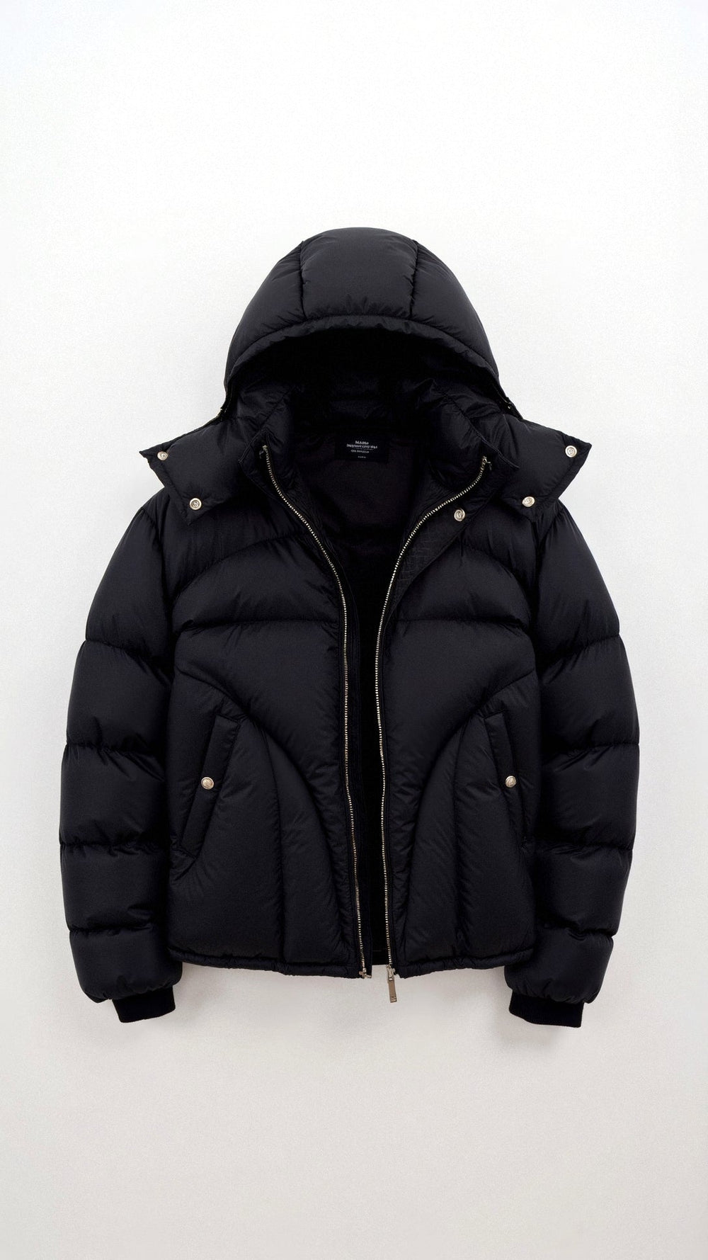 Men's premium waterproof padded jacket, insulated and wind-resistant, ideal for autumn days.







