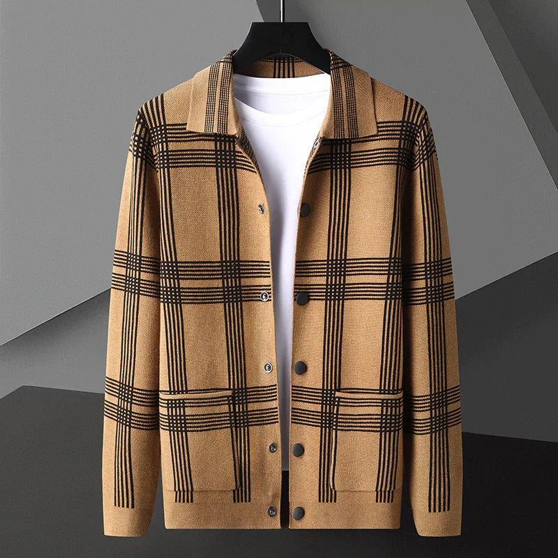 Sophisticated wool cardigan for men, a stylish and warm choice for autumn days.







