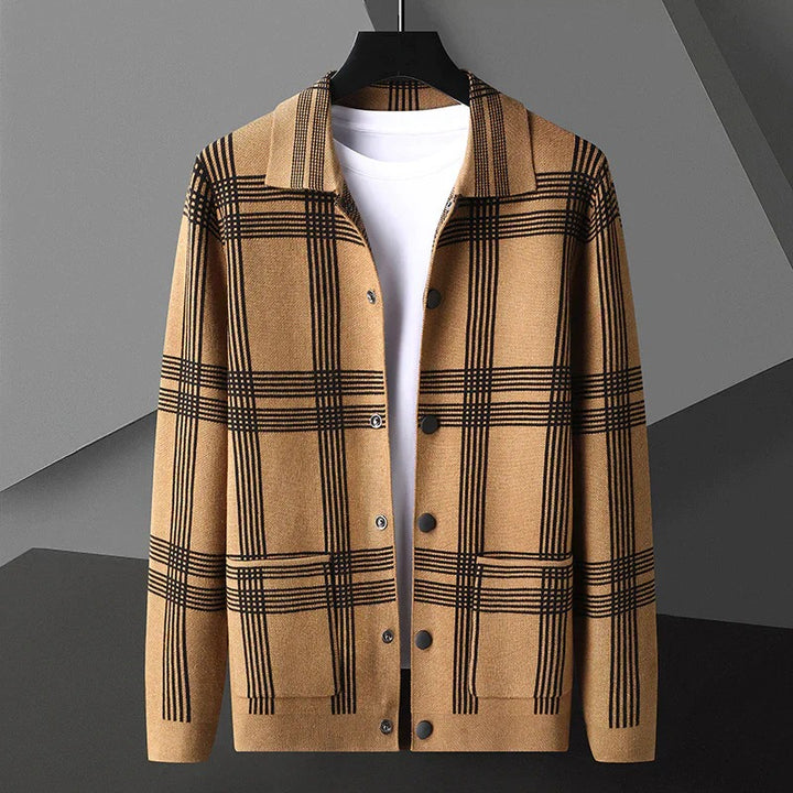 Sophisticated wool cardigan for men, a stylish and warm choice for autumn days.







