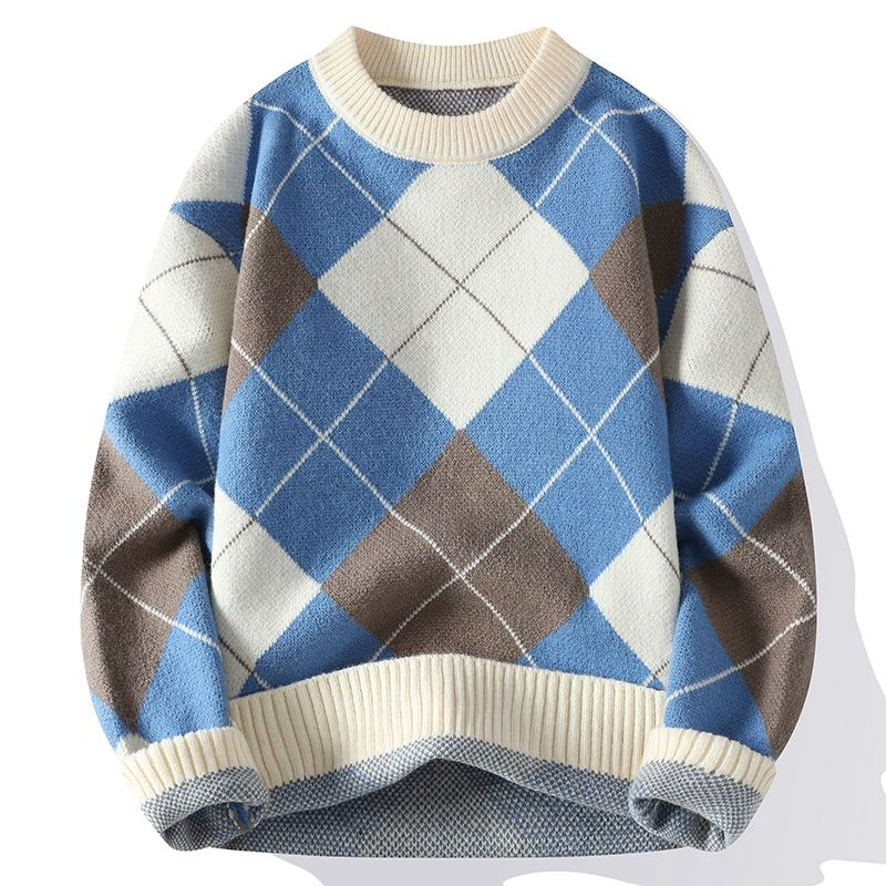 Stylish autumn sweater for men, perfect for modern casual wear and versatile layering during chilly autumn days.
