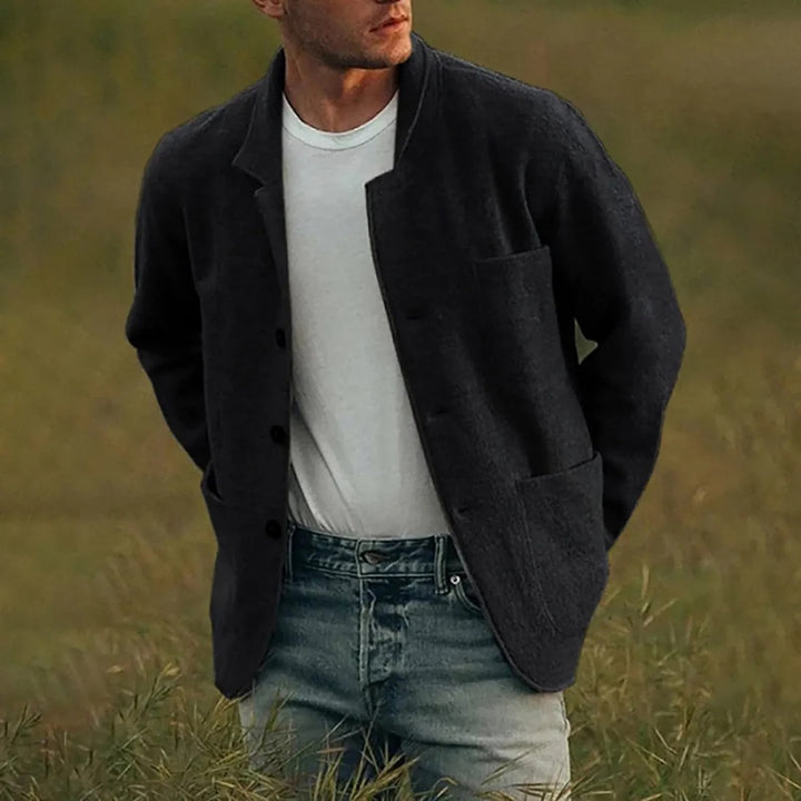 Stylish cardigan for men with a classic design, perfect for autumn layering and everyday wear.


1/2








