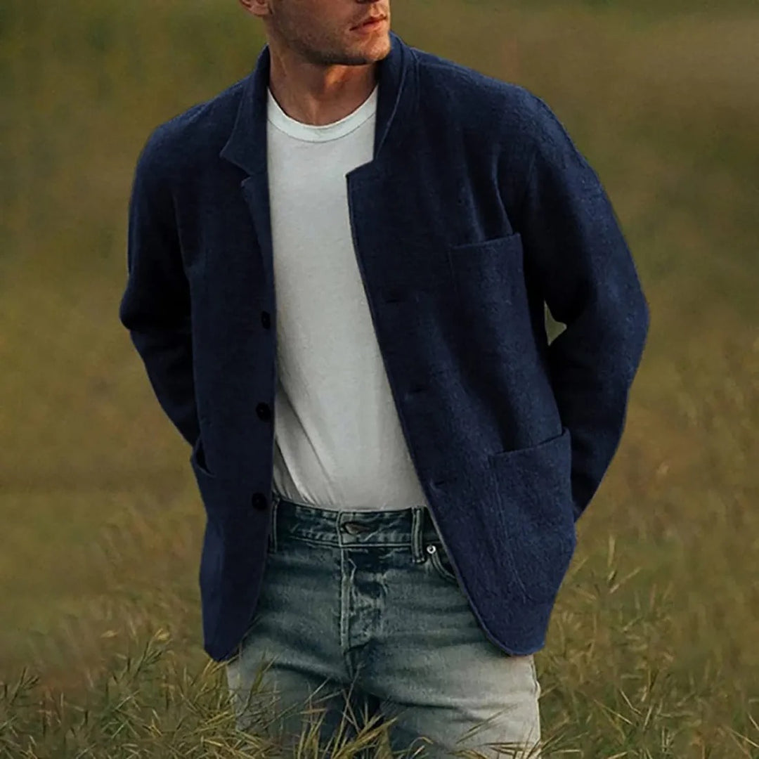 Stylish cardigan for men with a classic design, perfect for autumn layering and everyday wear.


1/2








