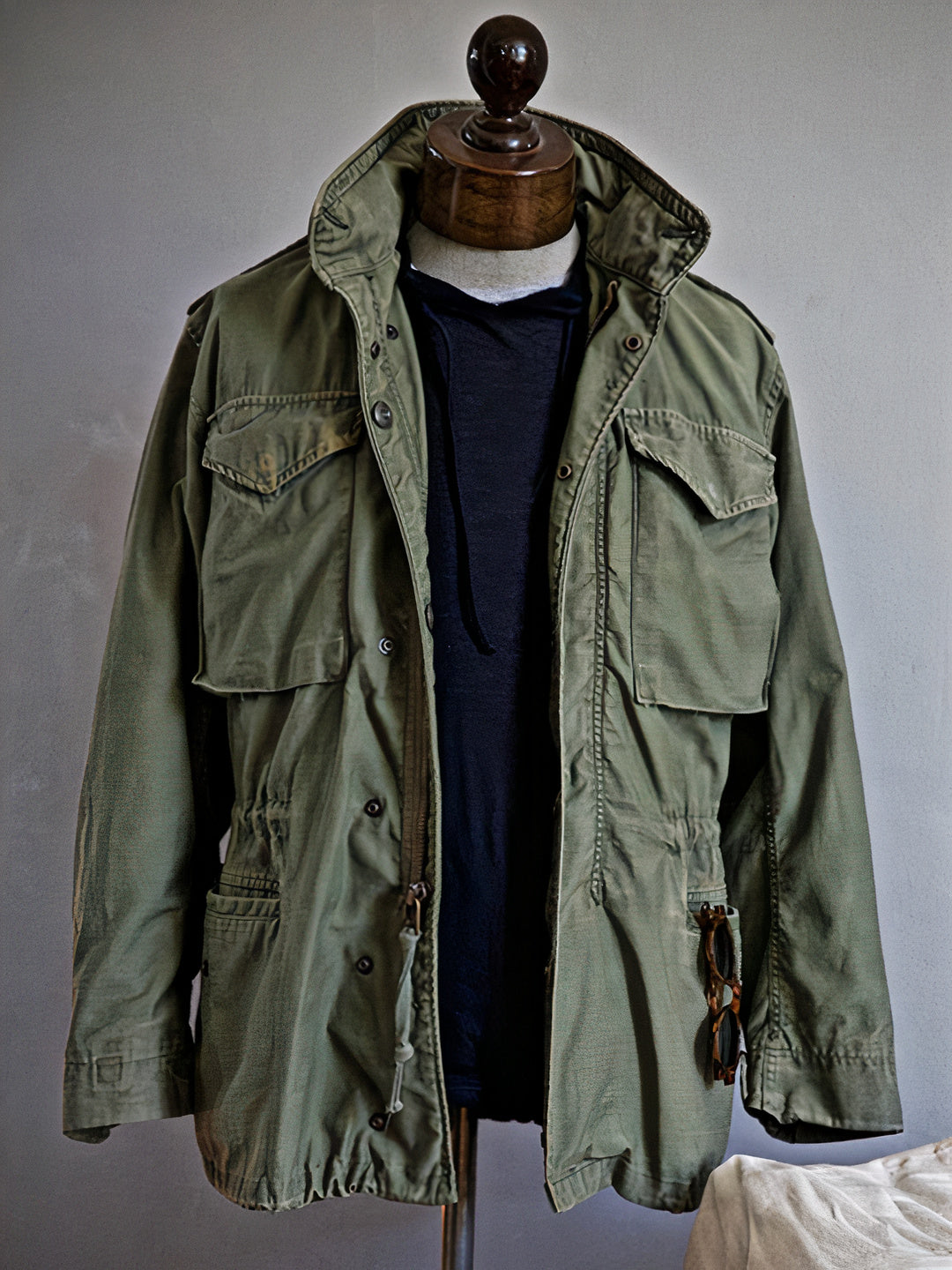 Trendy cargo jacket for men with a stylish and functional design, ideal for autumn days.







