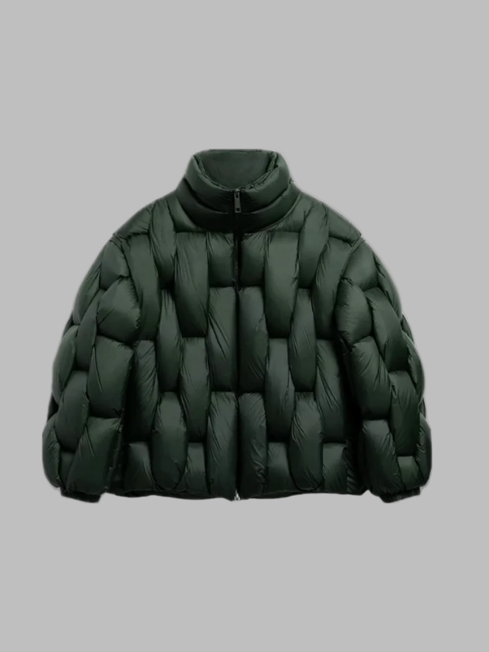 Trendy waterproof jacket for men, designed for comfort and protection on autumn days.







