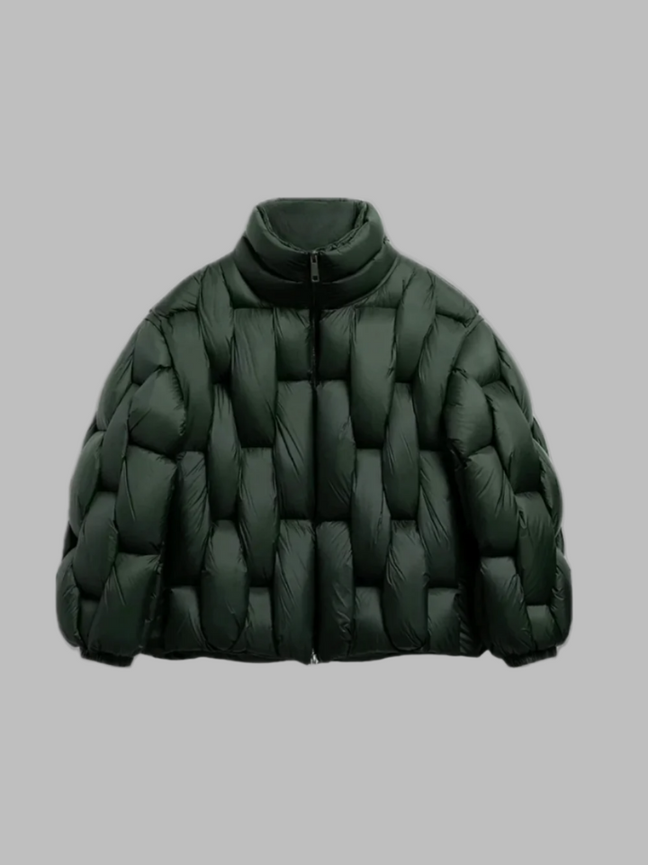 Trendy waterproof jacket for men, designed for comfort and protection on autumn days.







