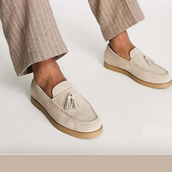 Vintage men's tassel loafers with a soft leather finish and cushioned insole, ideal for summer elegance and stylish comfort.
