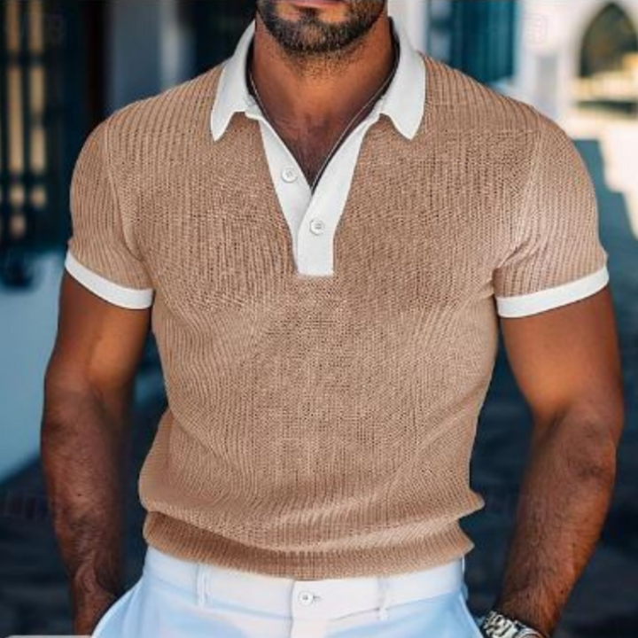 Vintage men’s polo shirt with a classic fit and breathable fabric, ideal for stylish summer days.








