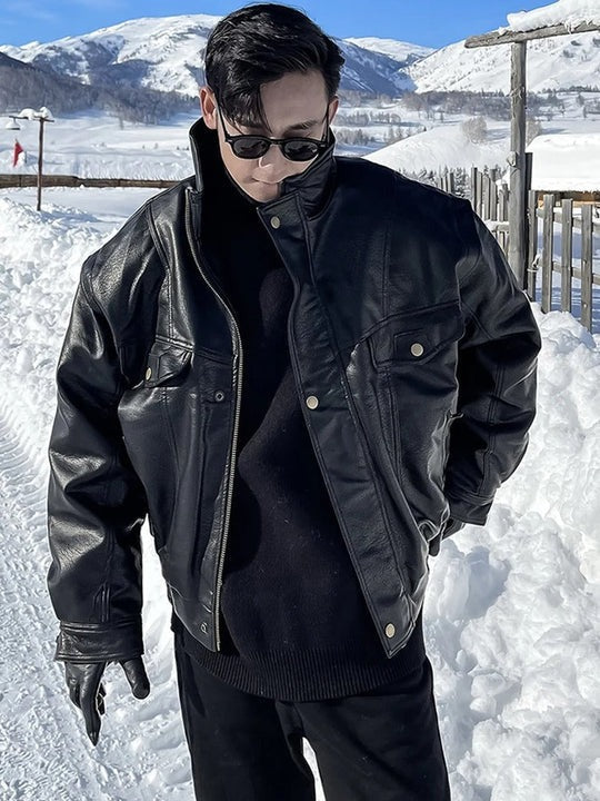Warm leather jacket for men with a soft inner lining, premium leather, and a tailored fit, ideal for autumn fashion.