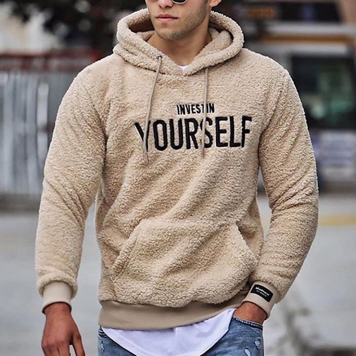  Warm plush hoodie for men, ideal for autumn days and cozy everyday wear.







