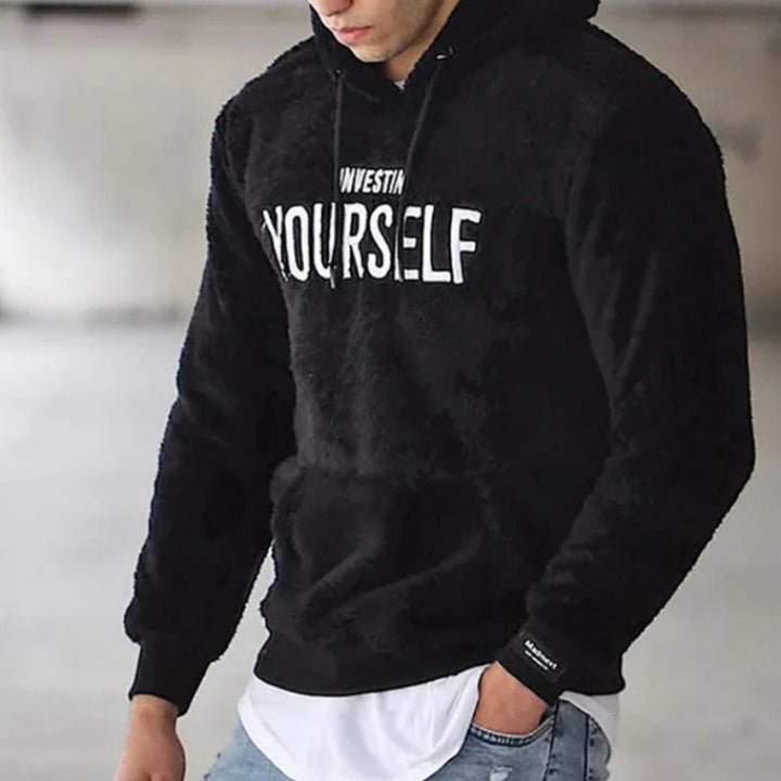  Warm plush hoodie for men, ideal for autumn days and cozy everyday wear.







