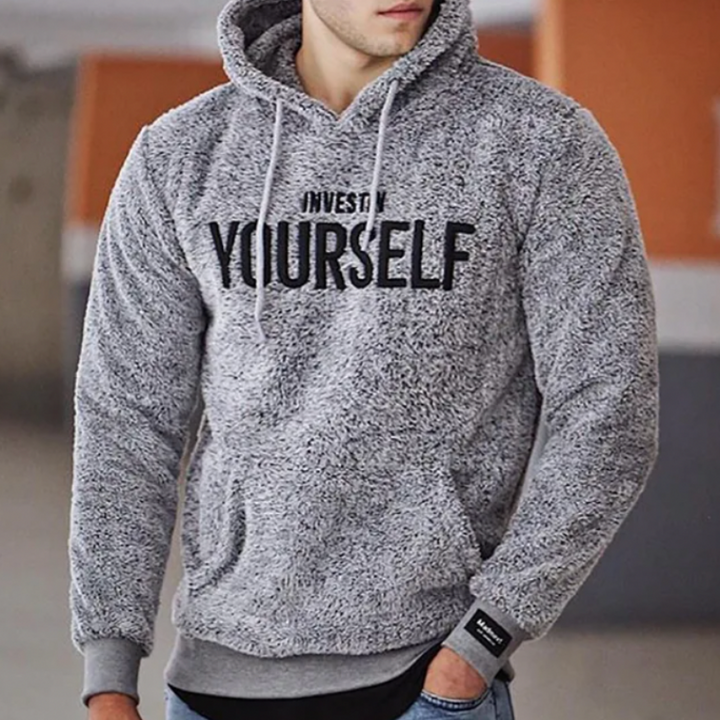 Warm plush hoodie for men, ideal for autumn days and cozy everyday wear.







